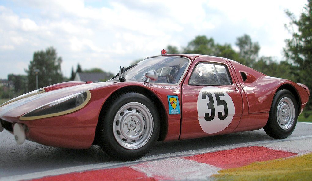 Porsche 904 Carrera GTS race car