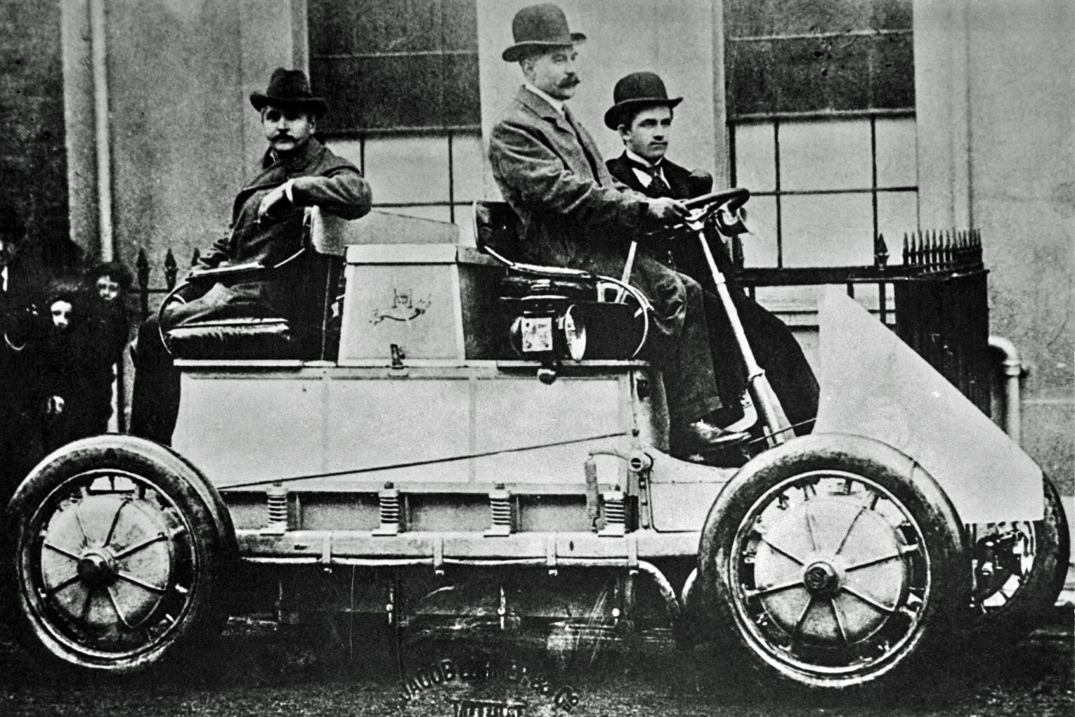 Lohner-Porsche electric racing car driven by E. W. Hart, around 1900