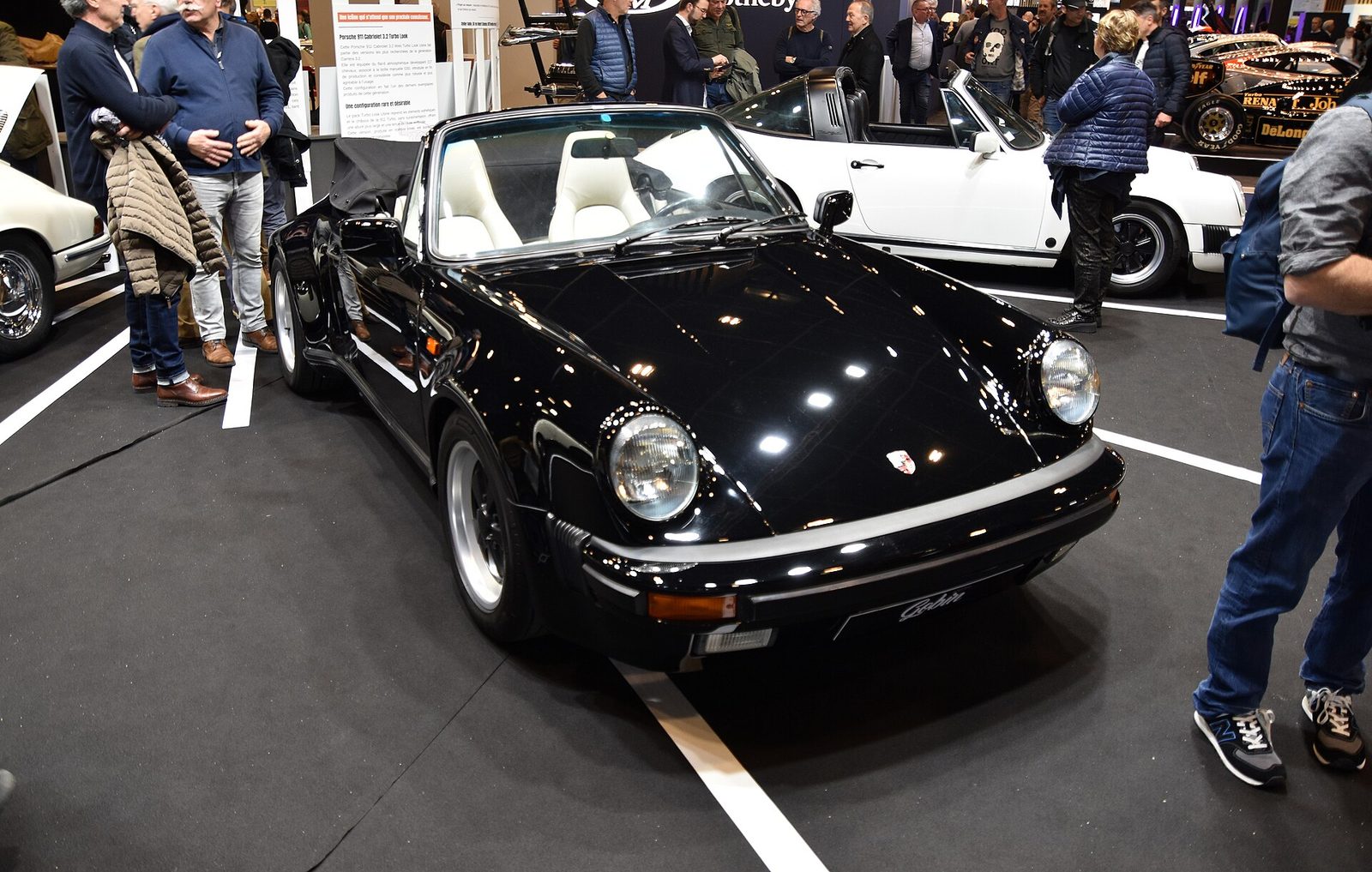 Black Porsche 911 3.2 Carrera Turbo Look cabriolet